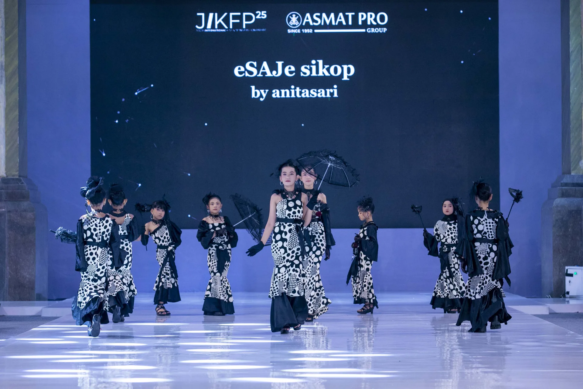 Solo Batik Carnival 2026: Mahakarya Kostum Garuda Kencana Memukau Ribuan Penonton